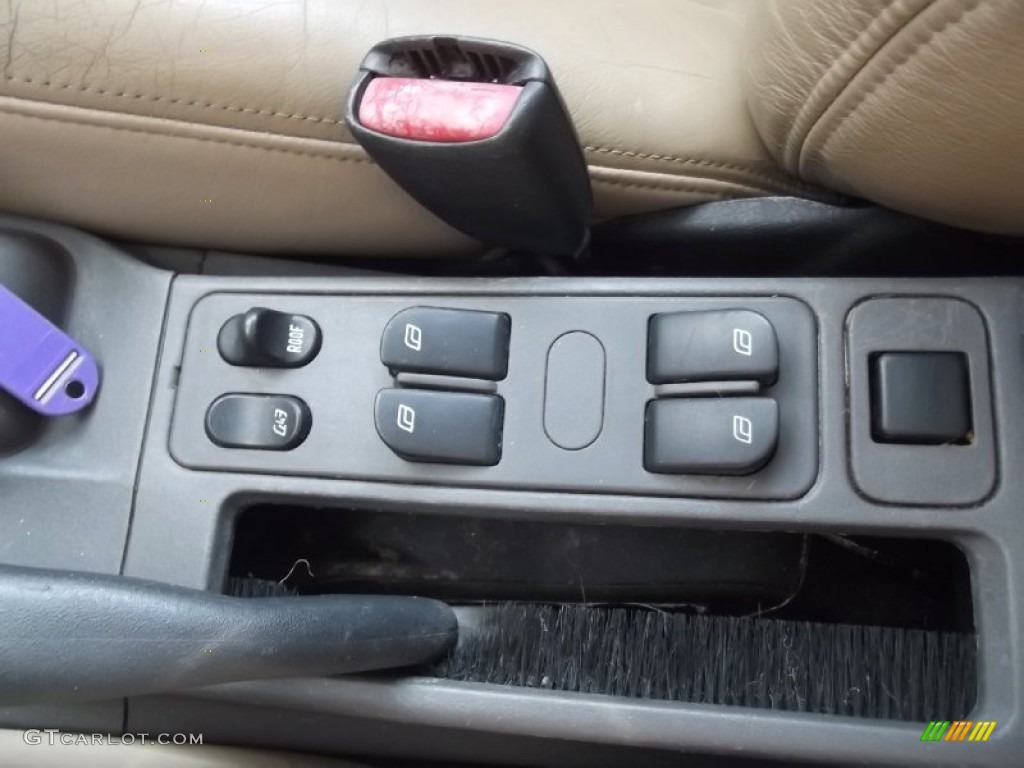 2000 Saab 9-3 Convertible Controls Photo #74050559