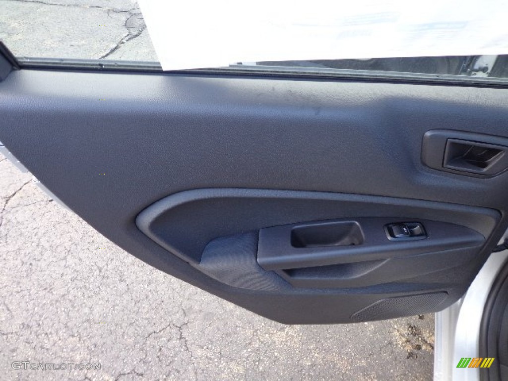 2013 Fiesta SE Sedan - Ingot Silver / Charcoal Black photo #9