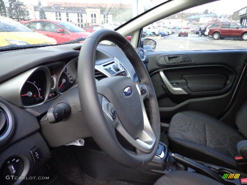 2013 Fiesta SE Sedan - Ingot Silver / Charcoal Black photo #11