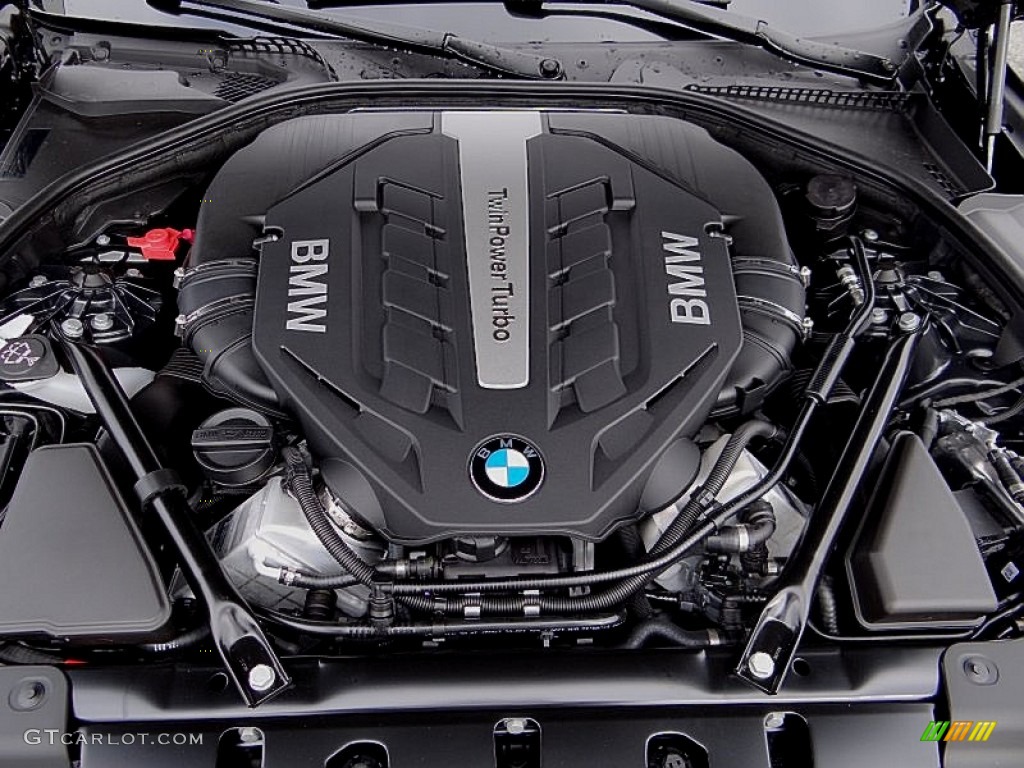 2013 BMW 6 Series 650i Coupe Engine Photos