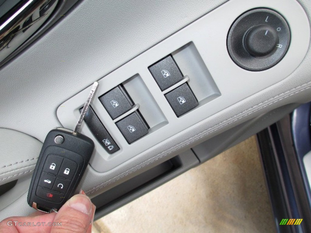 2013 Buick LaCrosse FWD Controls Photo #74053403
