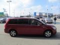Pomegranate Red Metallic - Routan SE Photo No. 8