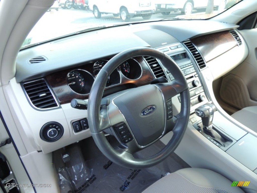 2010 Taurus SEL - Gold Leaf Metallic / Light Stone photo #3