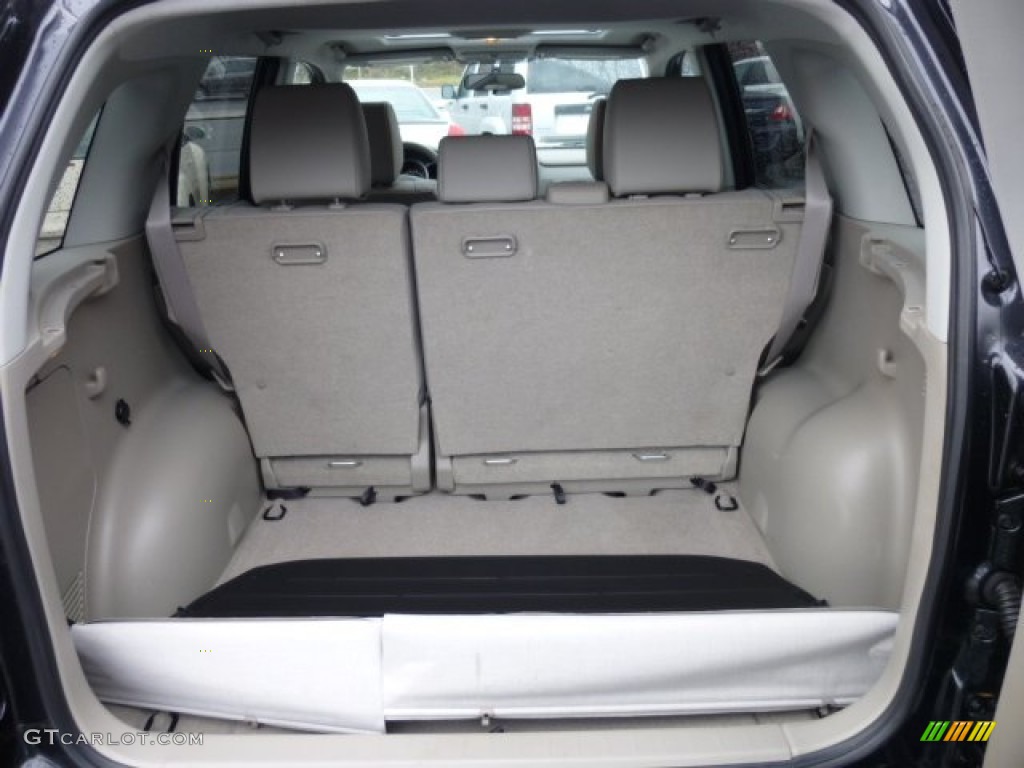 2011 Suzuki Grand Vitara Limited Trunk Photos