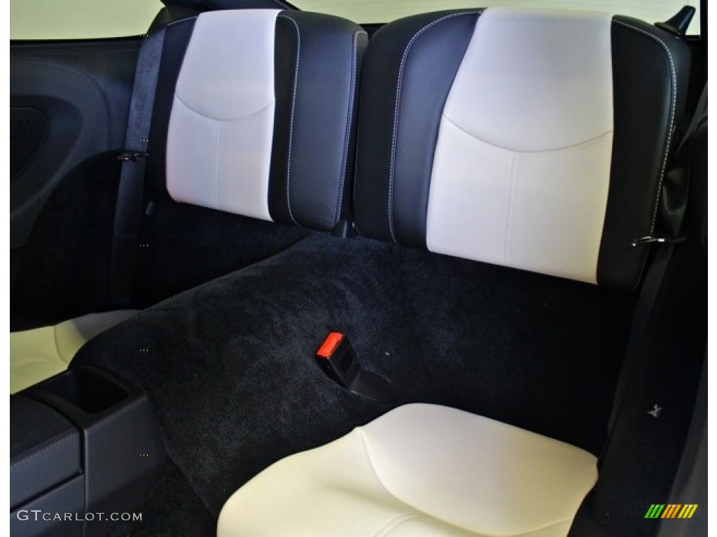 2011 Porsche 911 Turbo S Coupe Rear Seat Photo #74056829