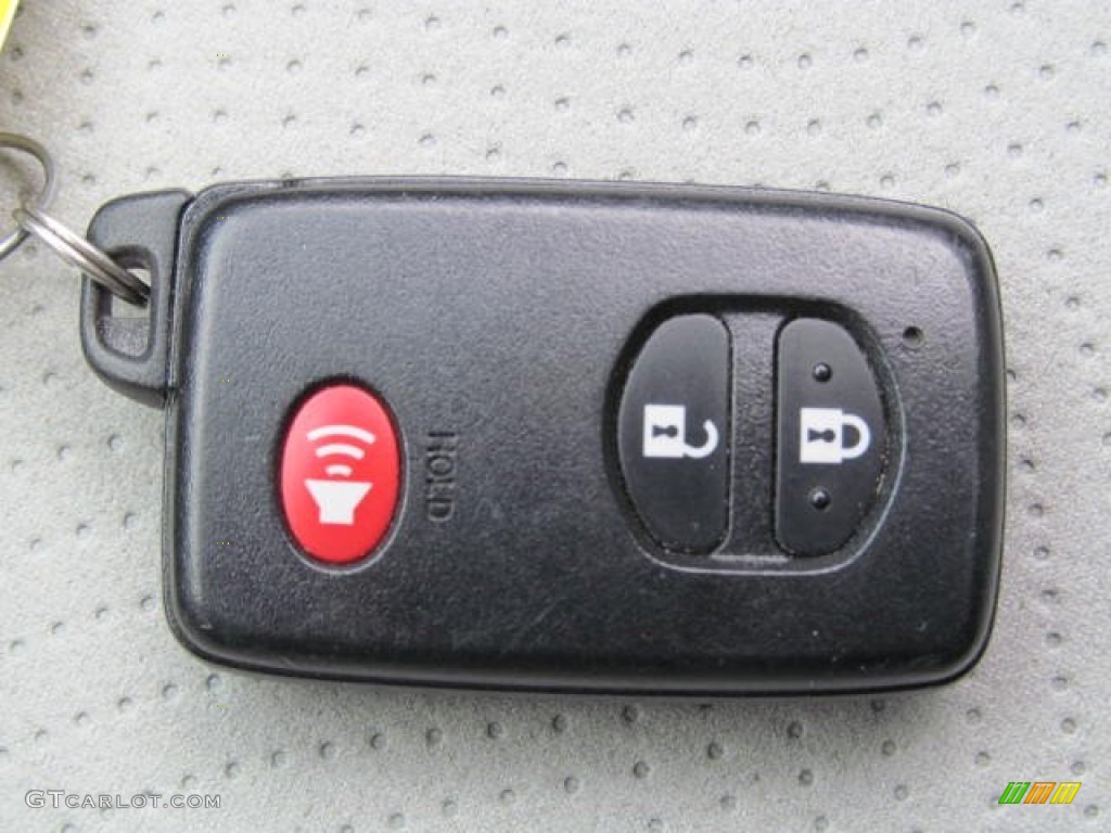 2010 Toyota Prius Hybrid II Keys Photos