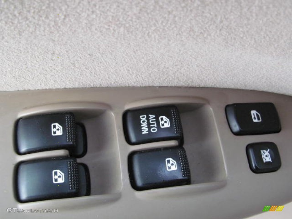 2008 Kia Sedona LX Controls Photo #74062358