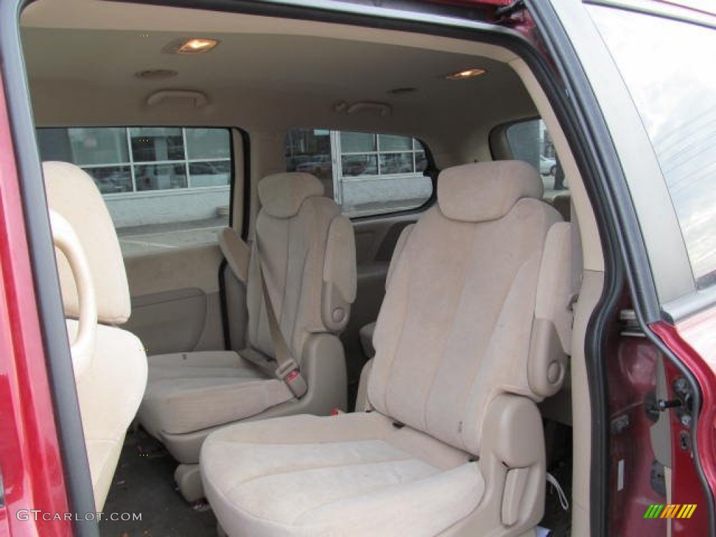 2008 Kia Sedona LX Rear Seat Photos