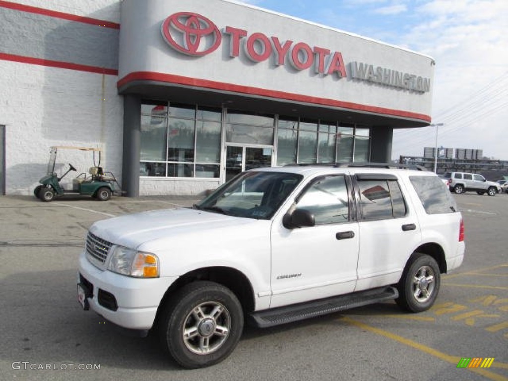 2004 Explorer XLT 4x4 - Oxford White / Graphite photo #1