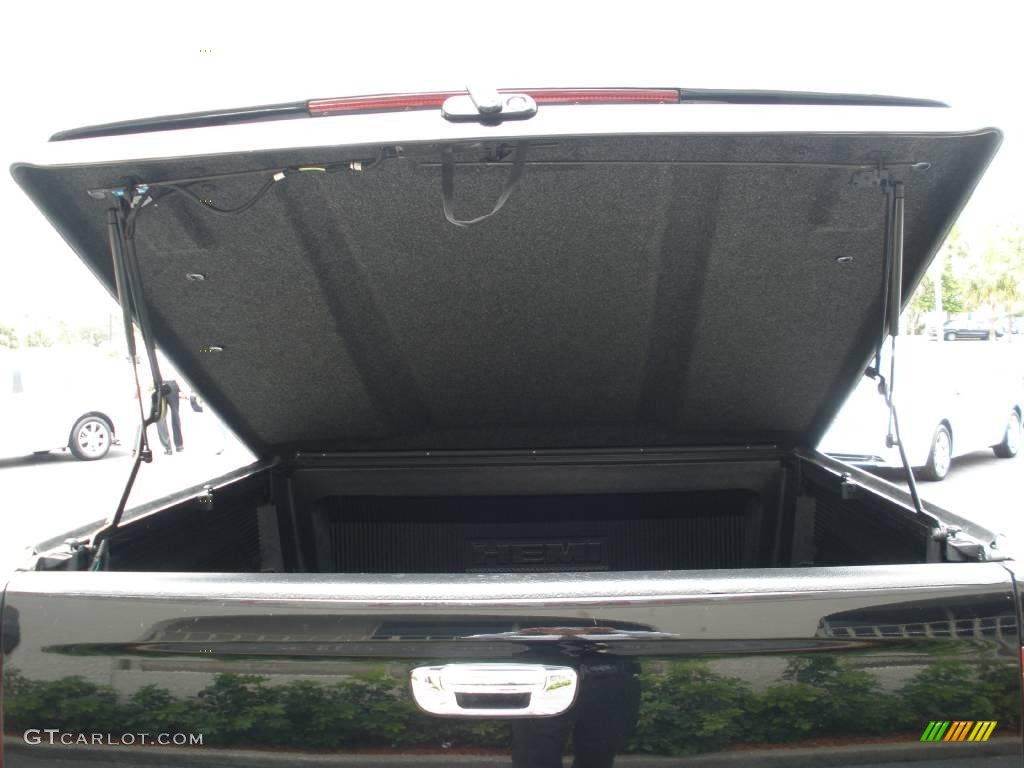 2004 Ram 1500 SLT Regular Cab - Black / Dark Slate Gray photo #16