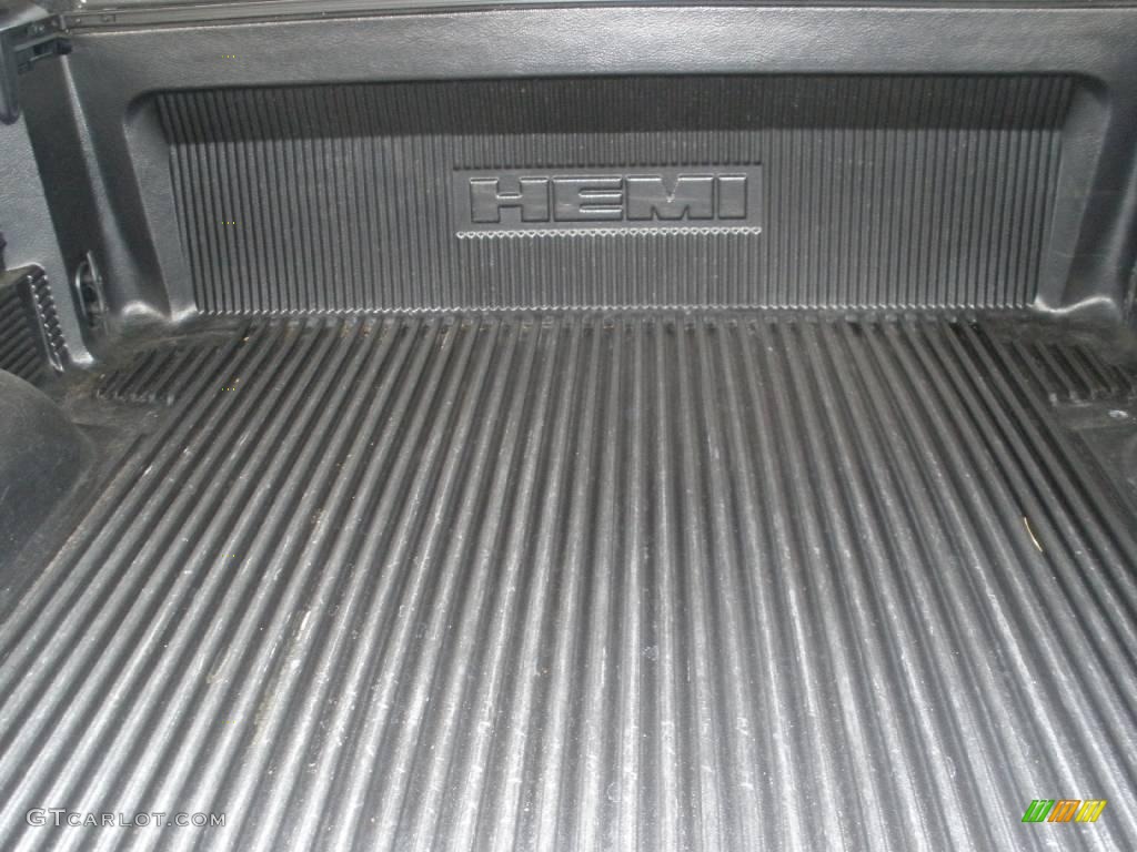 2004 Ram 1500 SLT Regular Cab - Black / Dark Slate Gray photo #17