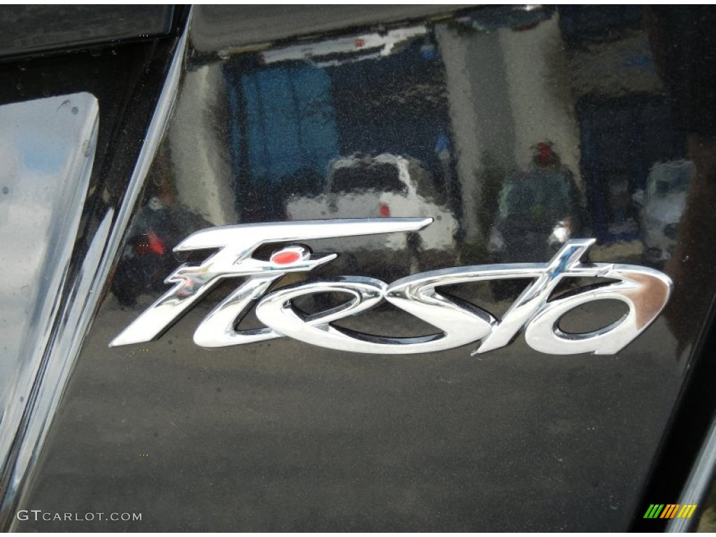2013 Fiesta SE Hatchback - Tuxedo Black / Charcoal Black/Blue Accent photo #4