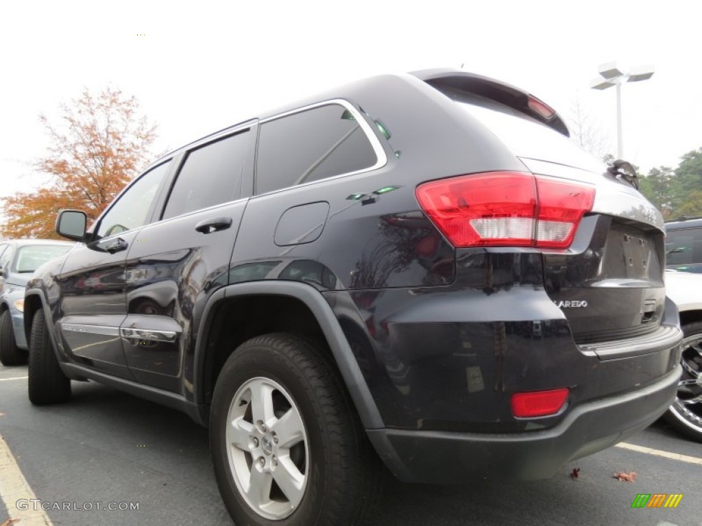 2011 Grand Cherokee Laredo - Brilliant Black Crystal Pearl / Black photo #2