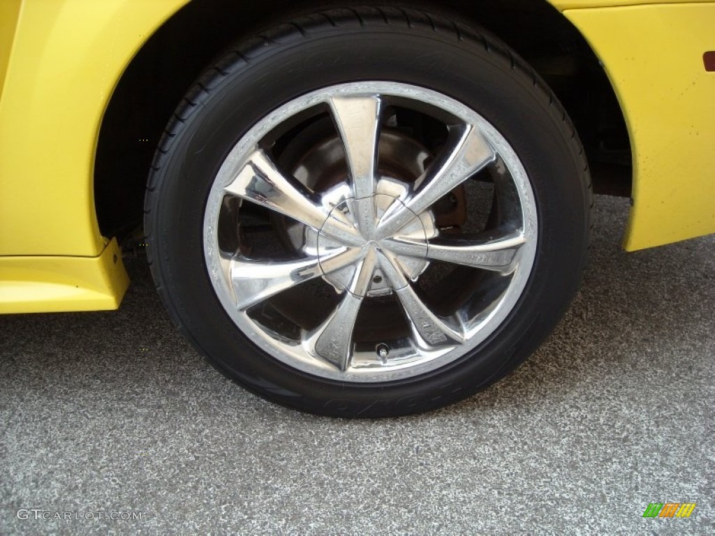 2003 Mustang V6 Coupe - Zinc Yellow / Medium Graphite photo #11