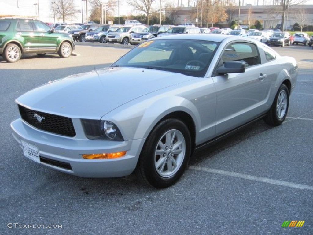 2005 Mustang V6 Deluxe Coupe - Satin Silver Metallic / Light Graphite photo #3