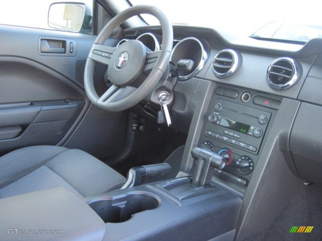 2005 Mustang V6 Deluxe Coupe - Satin Silver Metallic / Light Graphite photo #7