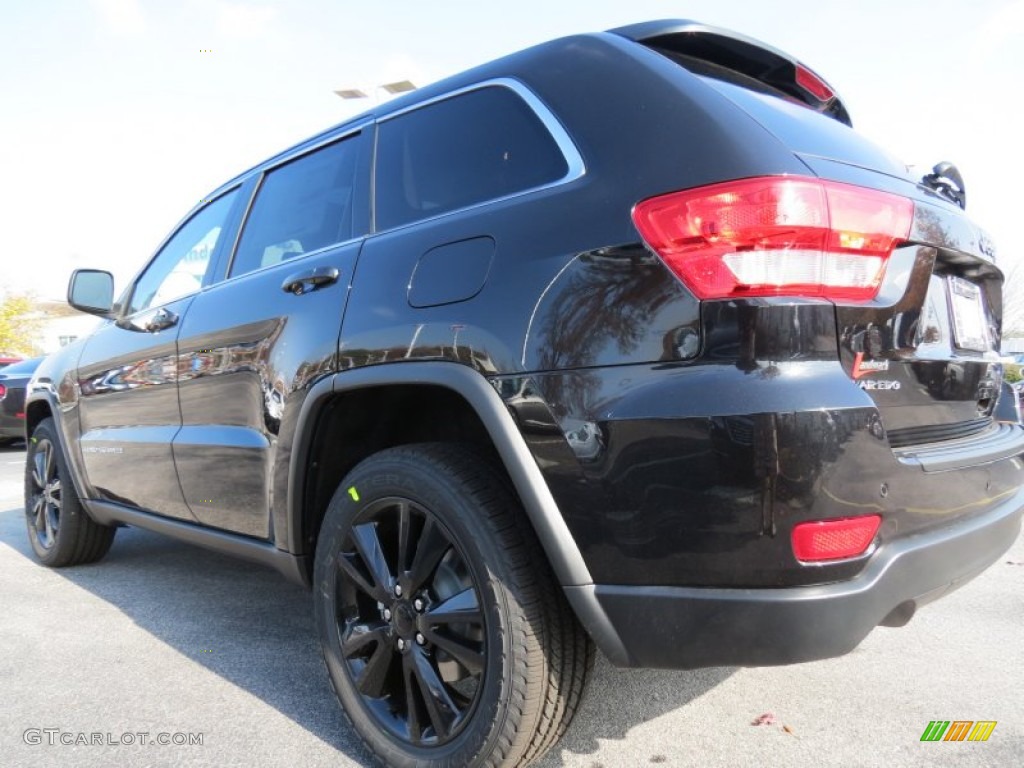 2013 Grand Cherokee Altitude - Brilliant Black Crystal Pearl / Dark Graystone/Medium Graystone photo #2