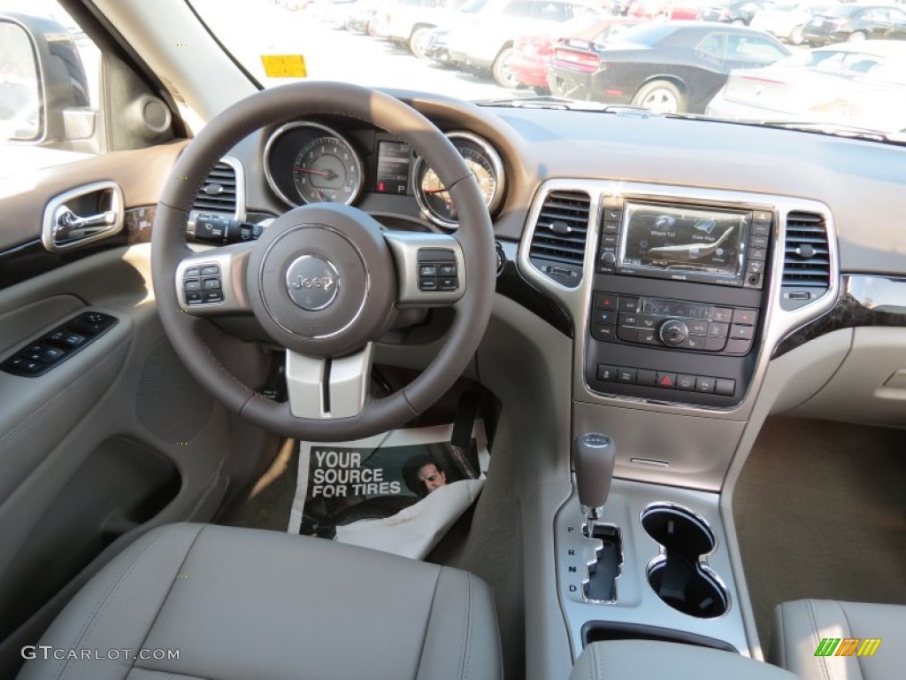 2013 Jeep Grand Cherokee Altitude Dark Graystone/Medium Graystone Dashboard Photo #74084771