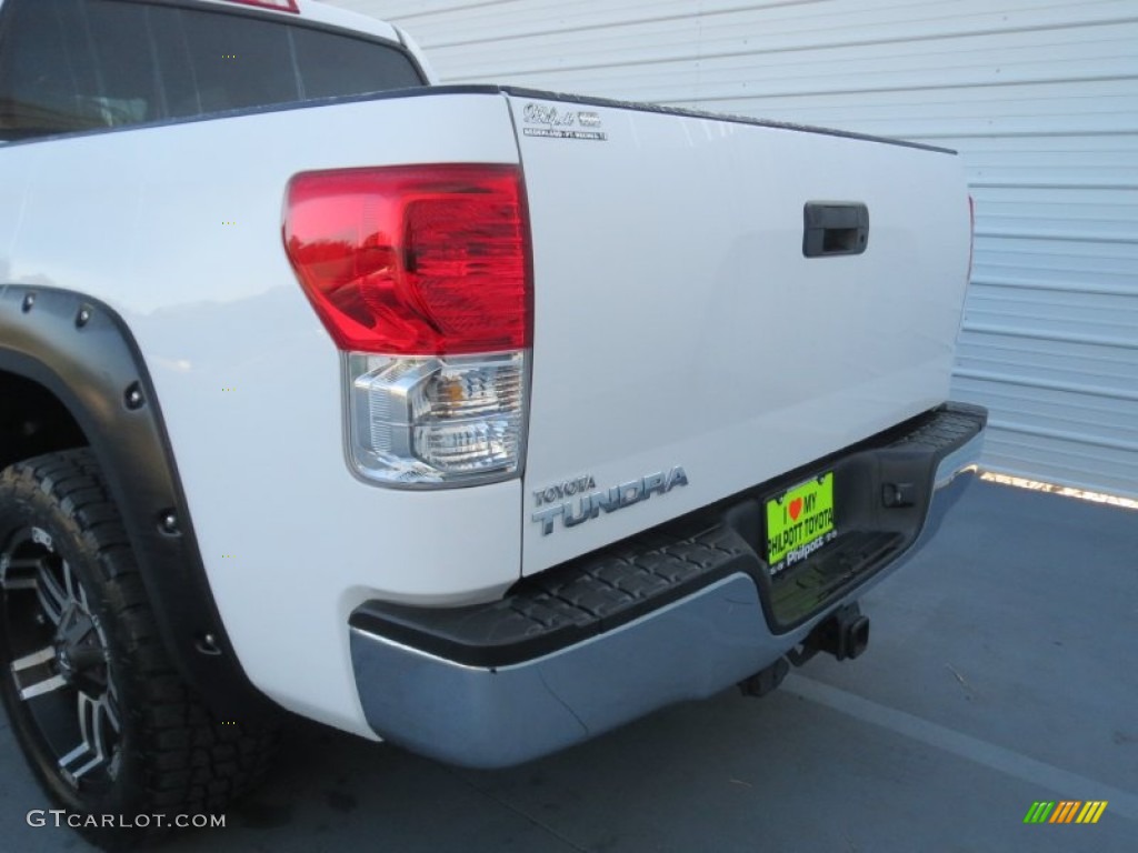 2010 Tundra SR5 CrewMax - Super White / Black photo #20