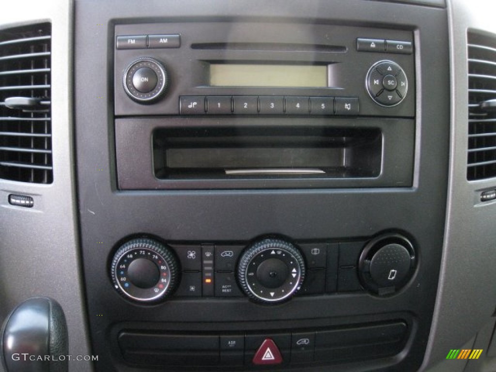2007 Dodge Sprinter Van 3500 Cutaway Moving Truck Controls Photo #74086506