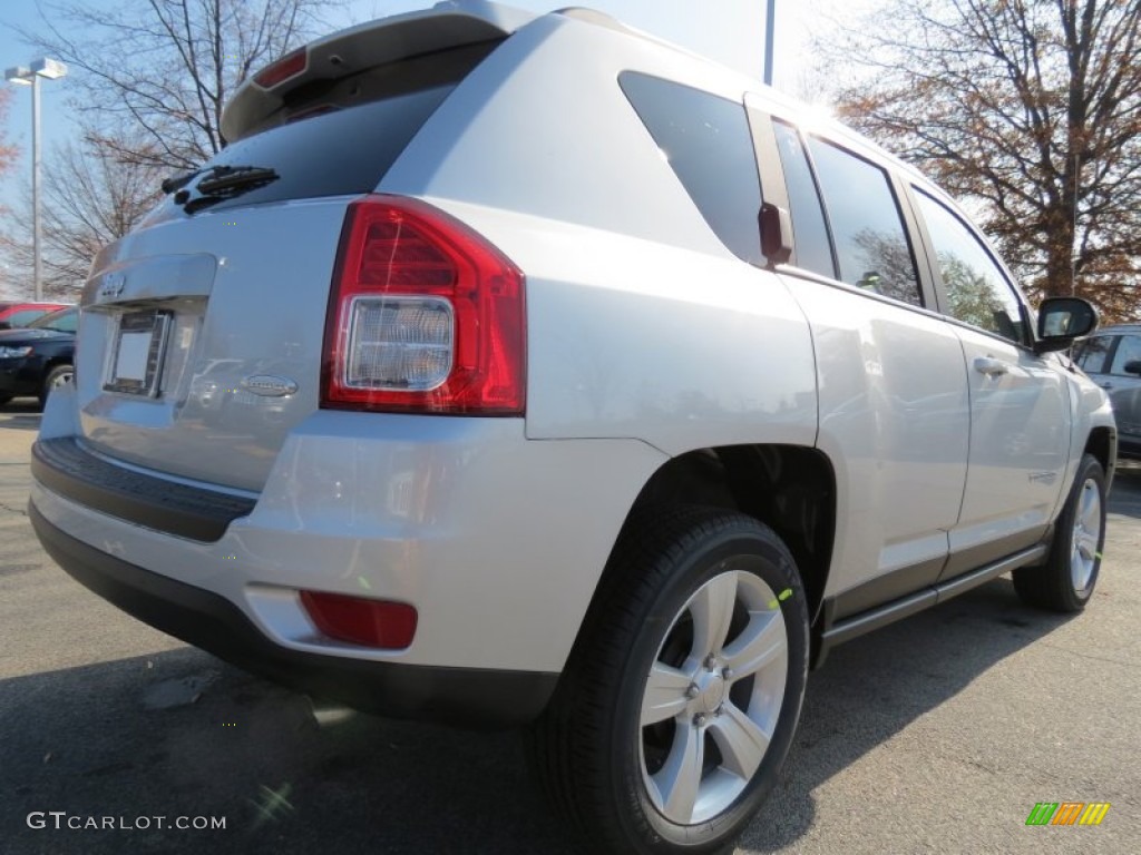 Bright Silver Metallic 2013 Jeep Compass Latitude Exterior Photo #74086589