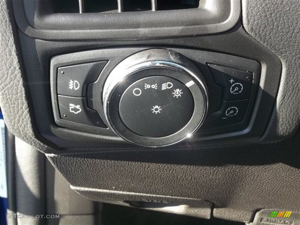 2013 Ford Focus SE Hatchback Controls Photo #74088833