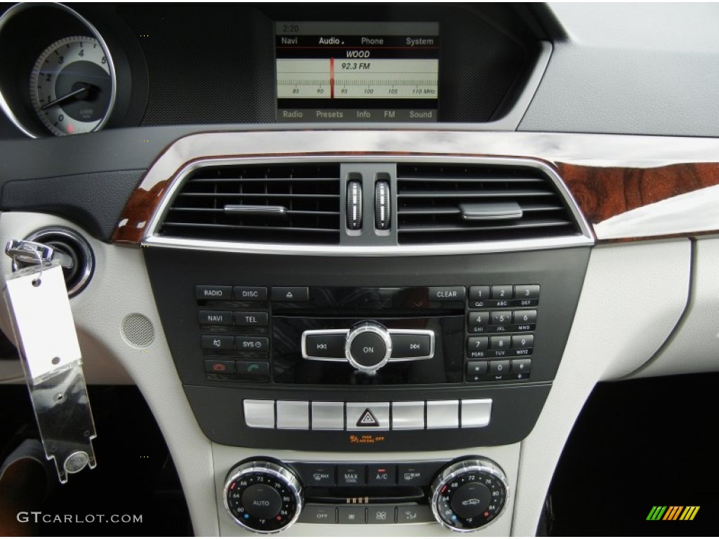 2013 Mercedes-Benz C 250 Sport Controls Photo #74089985