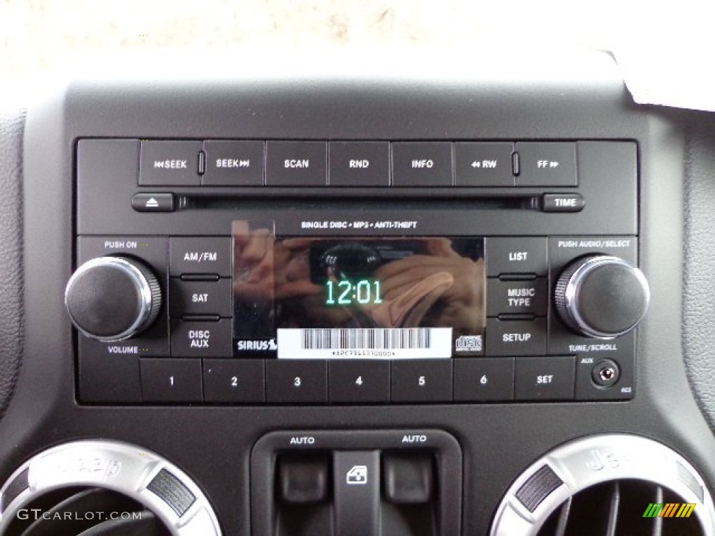 2013 Jeep Wrangler Sahara 4x4 Audio System Photos
