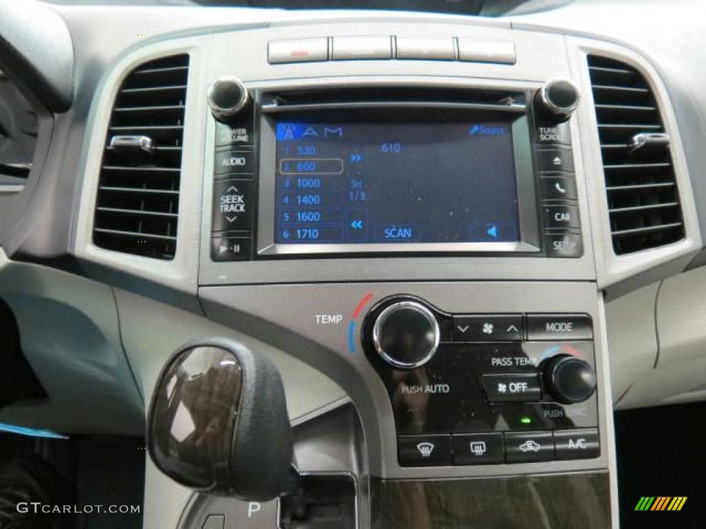 2013 Toyota Venza LE Controls Photo #74092244