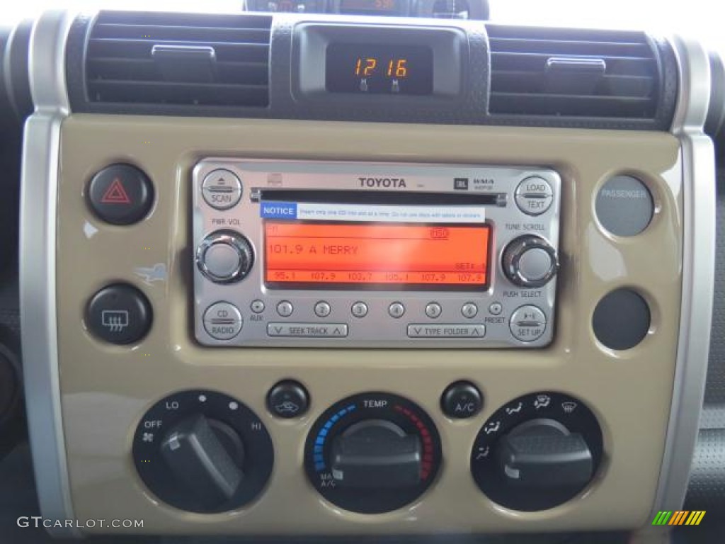 2013 Toyota FJ Cruiser 4WD Audio System Photo #74093363