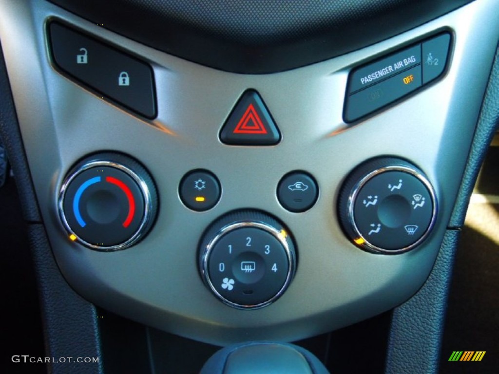 2013 Chevrolet Sonic LT Hatch Controls Photo #74097114