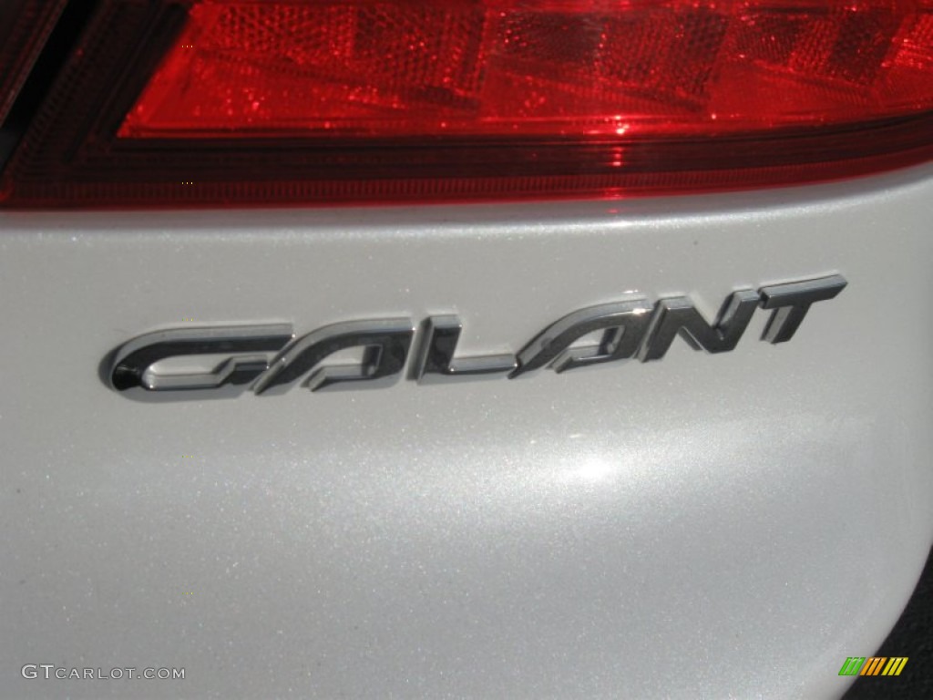 2011 Galant FE - White Pearl / Medium Gray photo #23