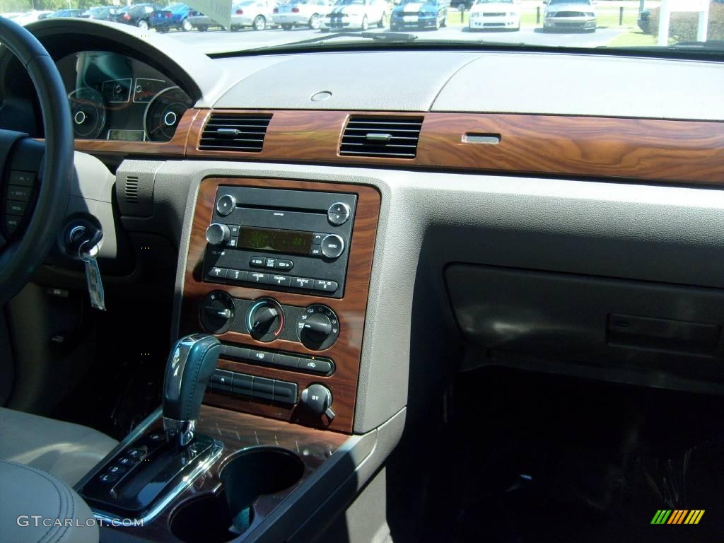 2008 Taurus SEL - Light Ice Blue Metallic / Camel photo #24
