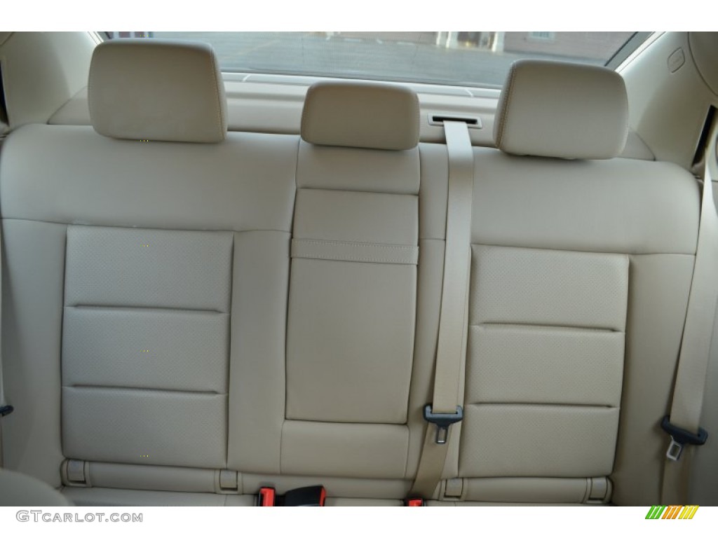 2010 E 350 4Matic Sedan - Arctic White / Almond Beige photo #24