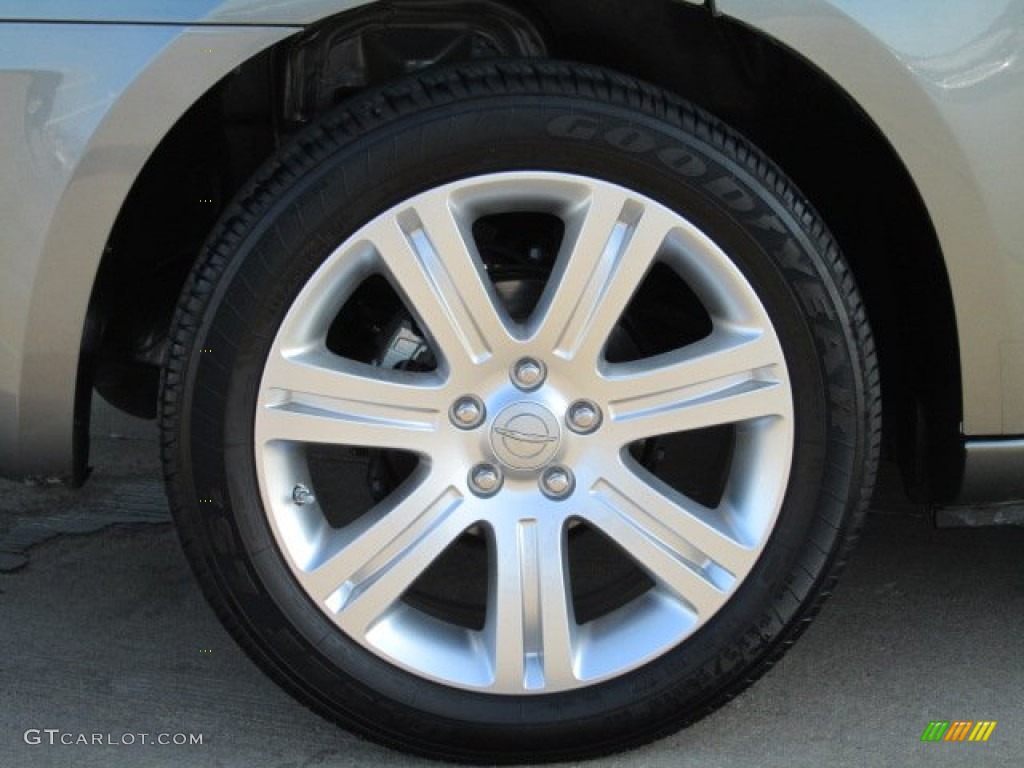 2012 Chrysler 200 LX Sedan Wheel Photo #74110009