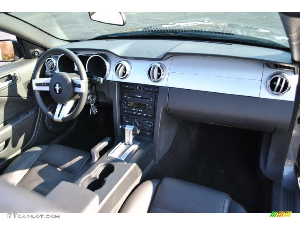 2006 Ford Mustang V6 Premium Convertible Dark Charcoal Dashboard Photo #74110458