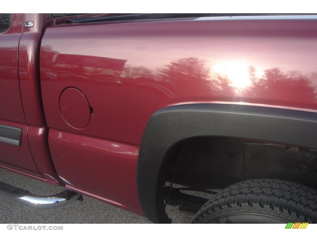 2004 Silverado 2500HD LS Extended Cab 4x4 - Sport Red Metallic / Dark Charcoal photo #11