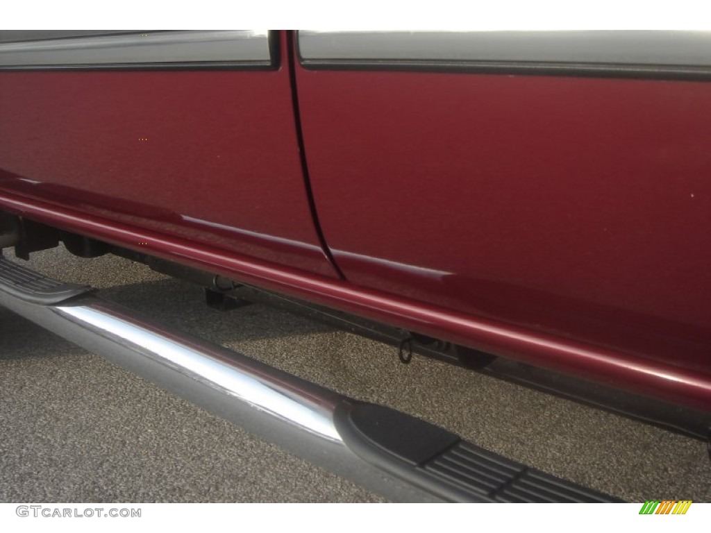 2004 Silverado 2500HD LS Extended Cab 4x4 - Sport Red Metallic / Dark Charcoal photo #21