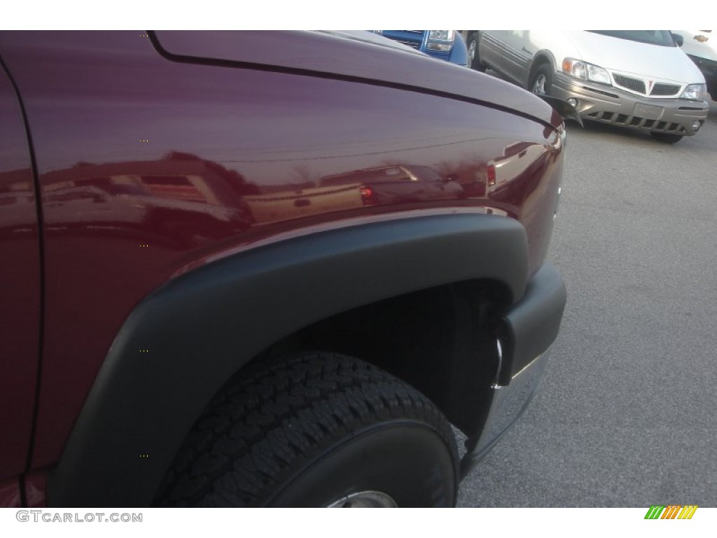 2004 Silverado 2500HD LS Extended Cab 4x4 - Sport Red Metallic / Dark Charcoal photo #50