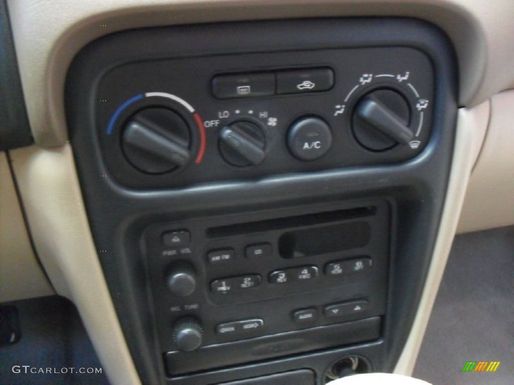 2001 Chevrolet Prizm LSi Controls Photos