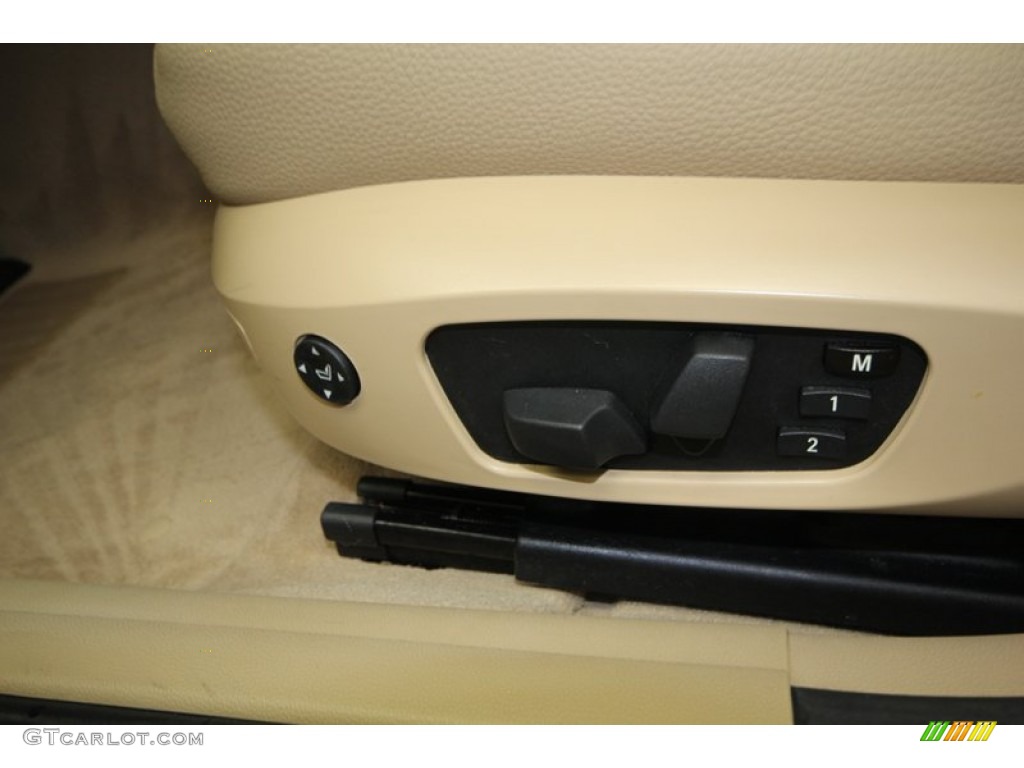 2011 BMW 3 Series 328i Sedan Controls Photo #74117843