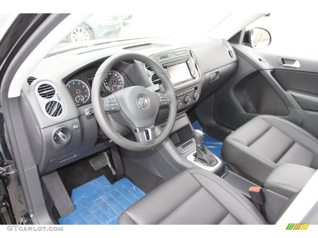 Black Interior 2013 Volkswagen Tiguan SE 4Motion Photo #74120635