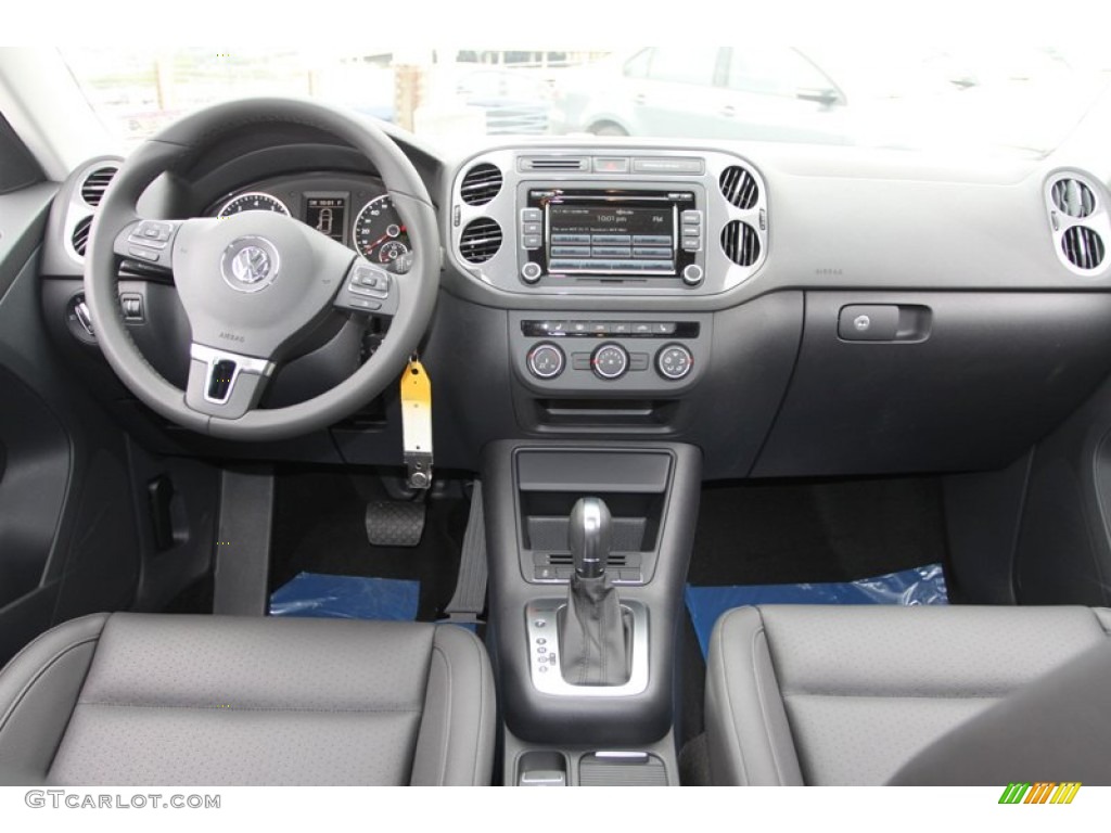 2013 Volkswagen Tiguan SE 4Motion Black Dashboard Photo #74120722