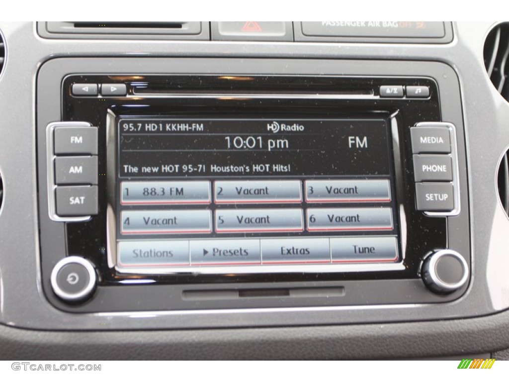 2013 Volkswagen Tiguan SE 4Motion Controls Photo #74120785