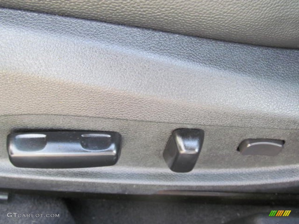 2011 Hyundai Sonata SE 2.0T Controls Photo #74120920