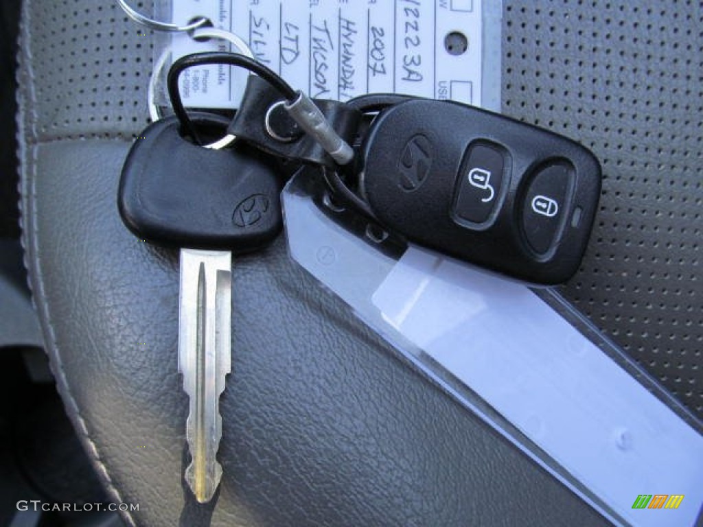 2007 Hyundai Tucson Limited 4WD Keys Photos