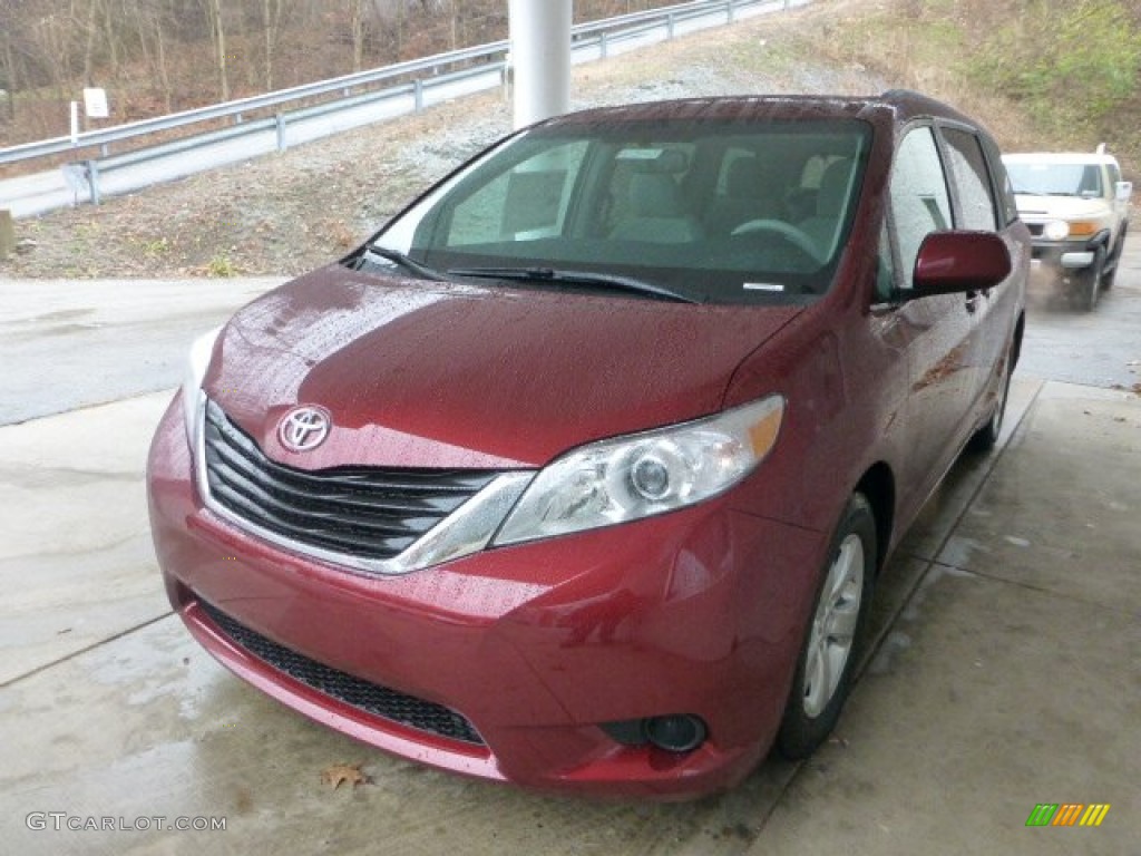2013 Sienna LE - Salsa Red Pearl / Light Gray photo #5