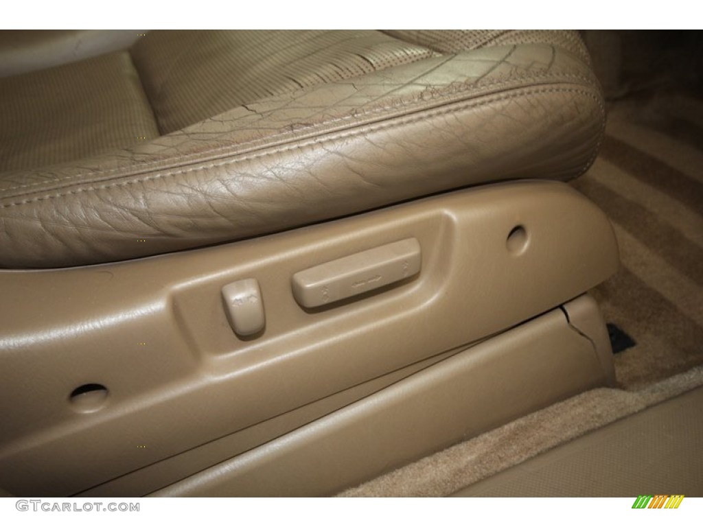 2004 MDX  - Taffeta White / Saddle photo #36