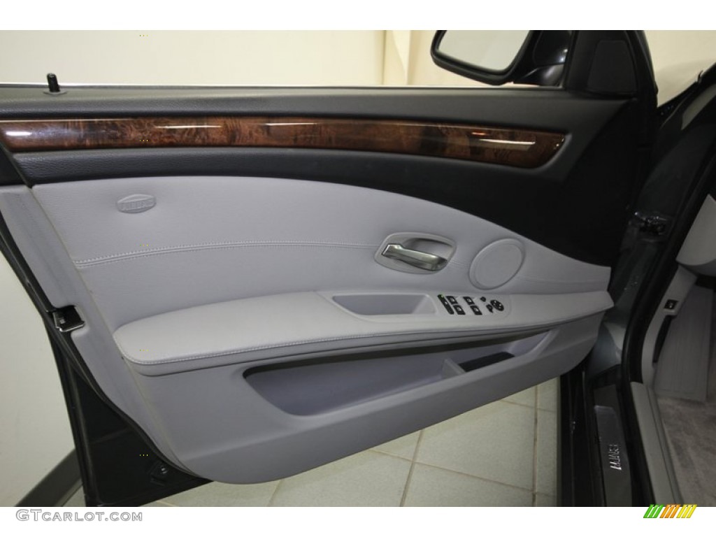 2010 BMW 5 Series 528i Sedan Gray Door Panel Photo #74125747