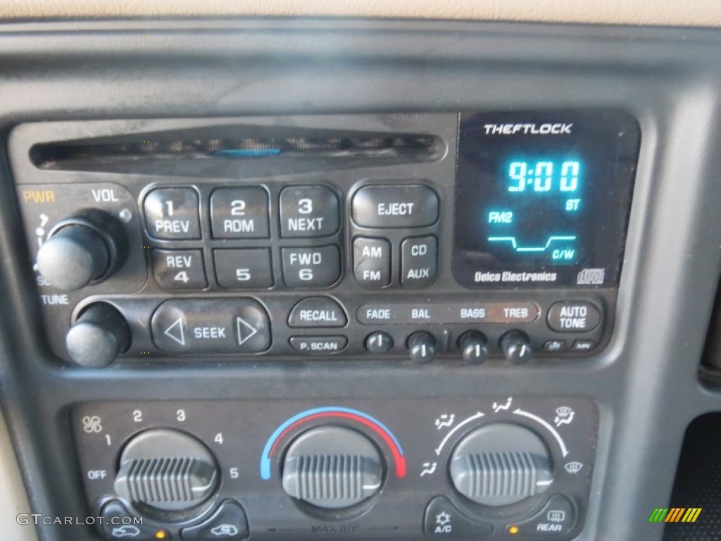 2002 Chevrolet Silverado 2500 LT Crew Cab Audio System Photo #74126982